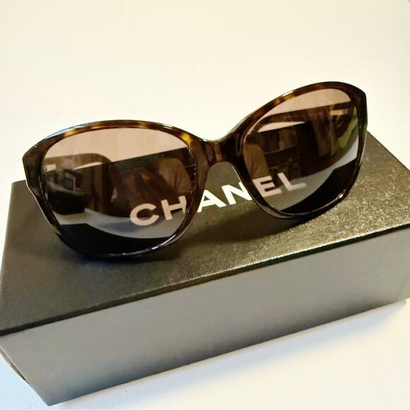 Chanel oversized tortoiseshell model 5128 sunglasses - Picture 2 of 13
